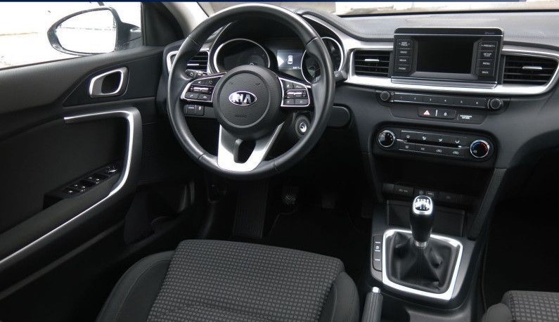 KIA CEED 1.4 BENZYNA HATCHBACK